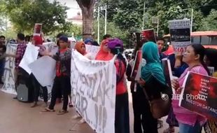 PENATAAN PKL SEMARANG : Demo Dianggap Ditunggangi, PKL Taman KB Kecam Wali Kota