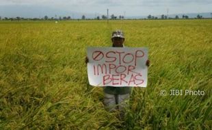 FOTO DEMO WARGA : Beras Impor Mulai Picu Unjuk Rasa