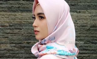 Tampil Anggun Berjilbab, Nabilah Ayu Dipuji Netizen