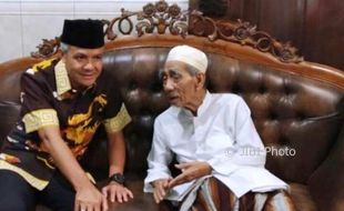 PILKADA 2018 : Begini Wejangan Maimoen Zubair untuk Ganjar Pranowo