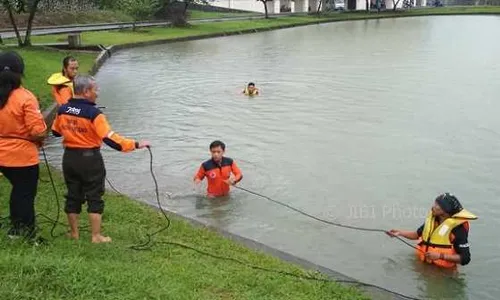 KECELAKAAN AIR : 2  Bocah Dipastikan Tewas Tenggelam di Kolam GOR Wujil Semarang