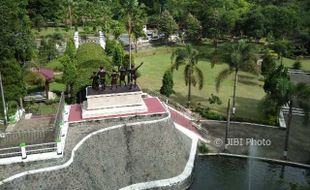 WISATA MADIUN : Monumen Kresek Bersolek, Kini Jadi Lokasi Favorit untuk Foto Prewedding