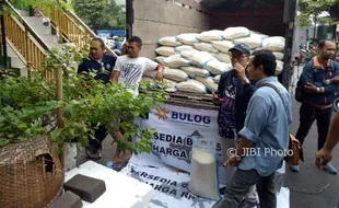 Perpadi Jual Beras Murah di Pasar Kranggan