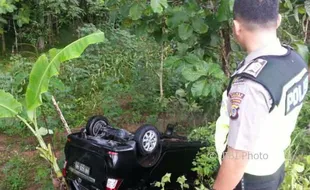 KECELAKAAN GUNUNGKIDUL : Mobil Masuk Jurang dan Terbalik Gara-Gara Sopir Tak Menguasai Medan