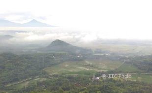 WISATA KULONPROGO : Puncak Moyeng, Serasa Menikmati Pemandangan dari Puncak Bukit Milik Pribadi