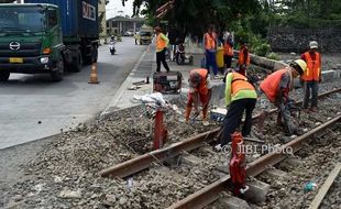 Foto Jalan ke Tanjung Emas Semarang Dibenahi