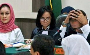 FOTO KORUPSI TEGAL : Begini Ekspresi di Sidang Siti Masitha