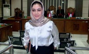 FOTO KORUPSI JATENG : Pesona Siti Masitha di Pengadilan Tipikor