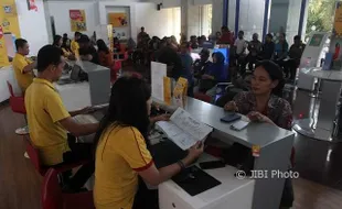 Enggak Rela Kartu Diblokir, Warga Berbondong-Bondong Registrasi SIM Card ke Kantor Operator