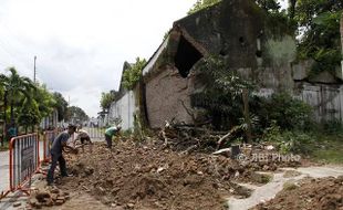 Reruntuhan Tembok Keraton Solo Dibersihkan untuk Buka Akses Jalan