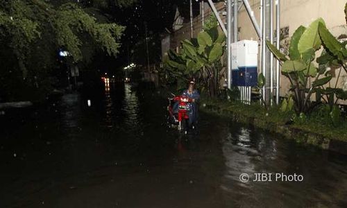 BANJIR SOLO : Diguyur Hujan 4 Jam, Anak Sungai Gajah Putih di Kerten Meluap