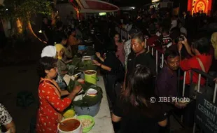 Pembagian 1.000 Pincuk Nasi Liwet Tutup Solo Imlek Fair 2018