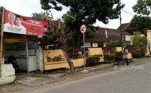 PILGUB JATENG 2018 : Warga Serengan Solo Gerah Liat Banyak Spanduk Cagub Terpasang di White Area