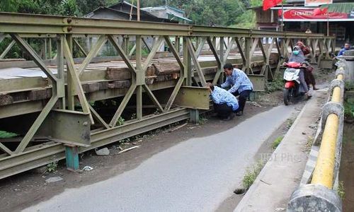 INFRASTRUKTUR BOYOLALI : Gara-Gara Kerap Dilewati Truk Pasir, Rangka Jembatan Darurat Grawah Kini Patah