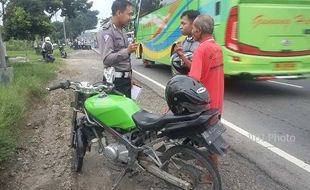 KECELAKAAN SRAGEN : Pria Tak Dikenal Meninggal di Pinggir Jalan akibat Tabrak Lari