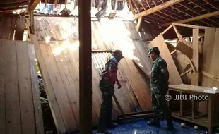 BENCANA BOYOLALI : Longsor Rusak 2 Bangunan Rumah Warga Wonosegoro