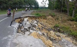 INFRASTUKTUR BOYOLALI : Awas, Longsor di Jalan WKO-Juwangi Bahayakan Pengendara