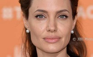 Angelina Jolie dan NATO Kerja Sama Perangi Kejahatan Seksual