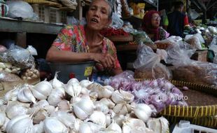 Harga Bawang Putih Merangkak Naik