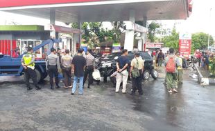 Sopir Mengantuk, Mobil Tabrak SPBU di Gunungkidul