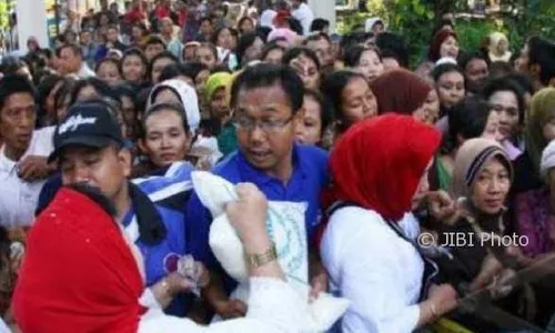 Pemkot dan PKK Kota Semarang Gandeng Legislator PDIP Gelar Pasar Murah