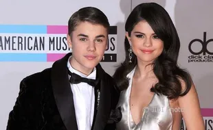 Sering Bertengkar, Justin Bieber dan Selena Gomez Saling Jaga Jarak