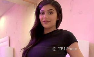 Kylie Jenner Kembali Aktif di Medsos