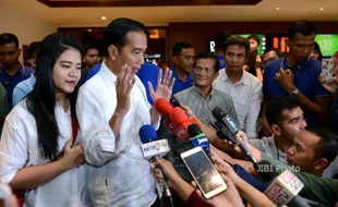 Anak-Menantu Maju Pilkada, Jokowi: Kalau Rakyat Enggak Pilih Gimana?