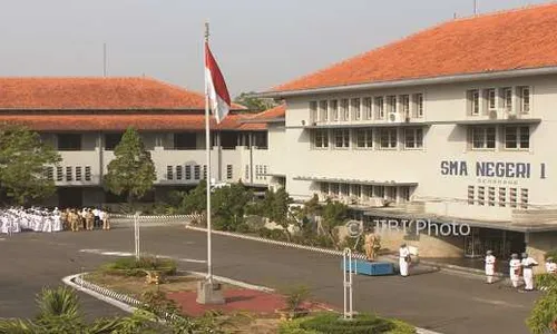 PENDIDIKAN SEMARANG : 2 Siswa Di-DO Paksa, SMAN 1 Dilawan Bersama-Sama