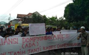 Warga Jogonalan Klaten Demo Protes Lelang Tanah