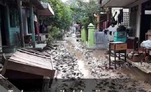 BENCANA JATENG : Bupati Geram dengan Lempar Tanggung Jawab soal Banjir Kendal