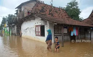 BENCANA JATENG : Banjir Bandang Landa Kendal, Jalan Tol Dituding Penyebabnya...