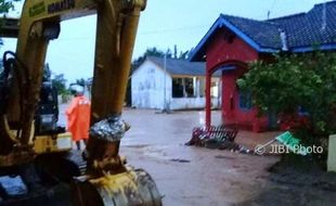 BENCANA JATENG : Tanggul Jebol Lagi, Semarang Banjir 1 M