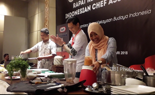 RAKERNAS ICA 2018 : Serunya Memasak Pecel Pitik Bareng Chef Juna di Kota Solo