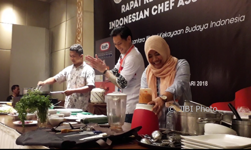 RAKERNAS ICA 2018 : Serunya Memasak Pecel Pitik Bareng Chef Juna di Kota Solo