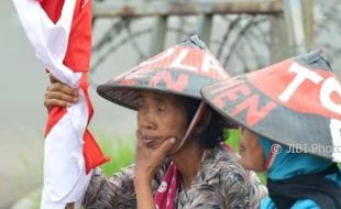 FOTO PABRIK SEMEN KENDENG : Belum Putus Asa Warga Rembang...