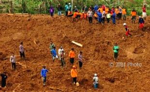 BENCANA JATENG : BNPB: 9 Warga Tewas Akibat Longsor Brebes