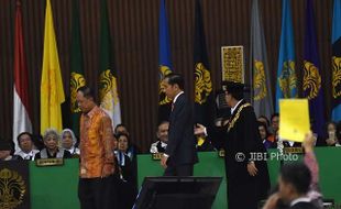 Jokowi Banggakan Menteri-Menterinya yang Alumni UI