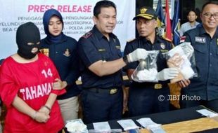 FOTO NARKOBA JATENG : Inilah Penyelundup ½ Kg Sabu-Sabu