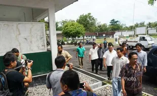 Ternyata Ini Alasan Pasar Darurat Playen Gunakan Lapangan Desa