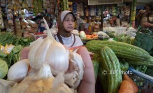 Harga Bawang Putih Naik, Pembeli Pilih yang Murah