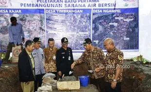 PABRIK SEMEN KENDENG : Semen Gresik Bangunkan Sarana Air Bersih Warga Rembang