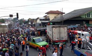 Ringsek! Kondisi Kendaraan Terlibat Laka Perempatan Genengan Mojosongo Solo