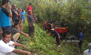 KECELAKAAN WONOGIRI : Habis Ngantar Rombongan Pembesuk Orang Sakit, Angkudes Terjun ke Jurang