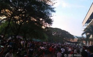 Pertandingan Derby Madiun Berujung Ricuh, Antarsuporter Saling Serang