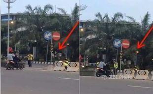 Ci Luk Ba! Meringkuk di Samping Pembatas Jalan, Polisi Kejutkan Pelanggar Rambu