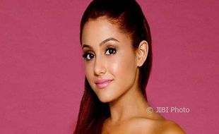 Ariana Grande Sembunyikan Kehamilan?