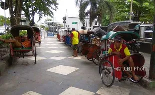 FLYOVER MANAHAN SOLO: Rekayasa Lalu Lintas Bikin Pendapatan Menurun, Penarik Becak Purwosari Pasrah