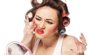 TIPS CANTIK : 5 Kesalahan Pakai Kosmetik Ini Bikin Wajah Tampak Tua