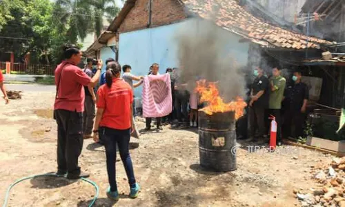 Jaga Keselamatan Tamu, KJ Hotel Latih Staf Padamkan Kebakaran